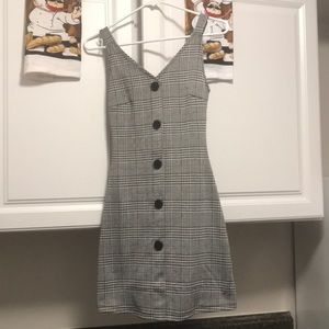 Cute and classy black & white dress.